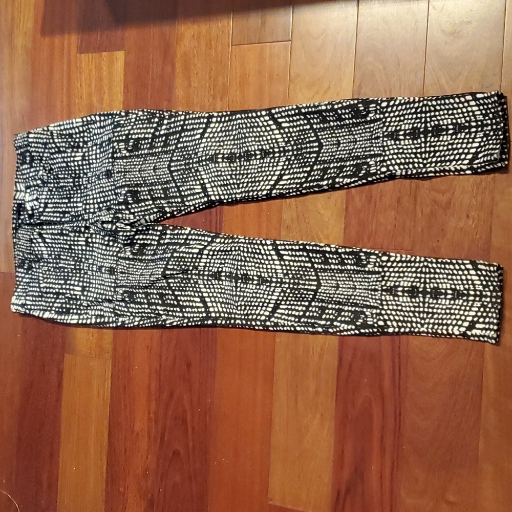 J Brand white/black patterned slim jeans